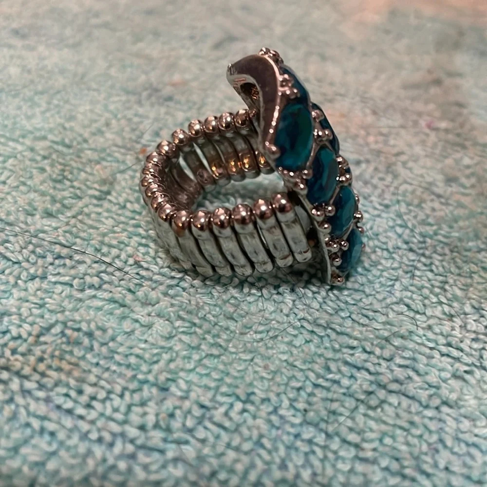 Adjustable, blue stones set in metal ring. - Picture 2 of 6